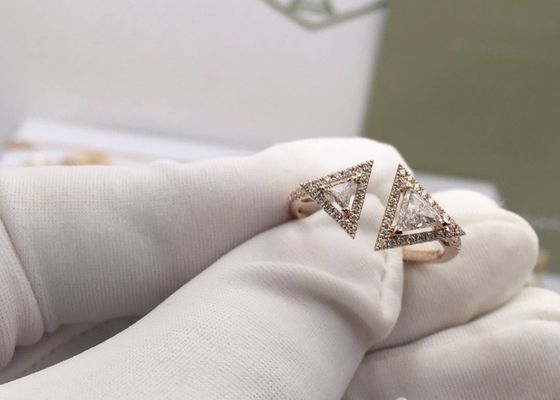 Le plein diamant élégant classique 18k Rose Gold Engagement Ring Horn a formé