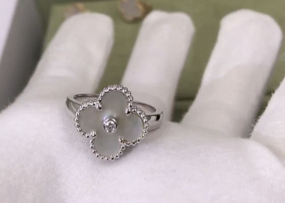 Romantique CONTRE l'engagement Ring For Bride d'or blanc de carat du diamant 18